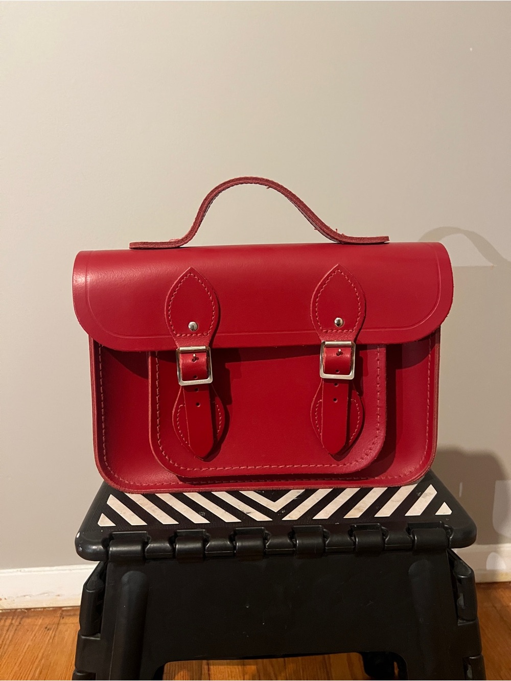 Cambridge Satchel Red Leather Handbag w/ Magnetic Straps